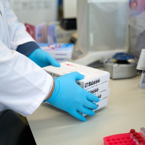 Is één keer testen genoeg? Alles over herinfectie en controle bij chlamydia